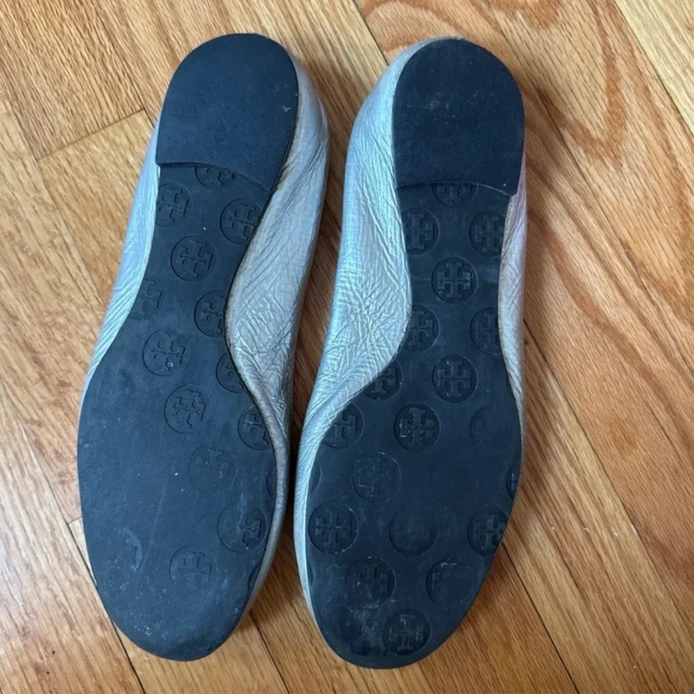 Tory Burch Black Leather Flats with Gold Logo - Picture 11 of 12
